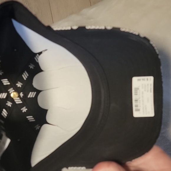 Adidas hat - Picture 3 of 4